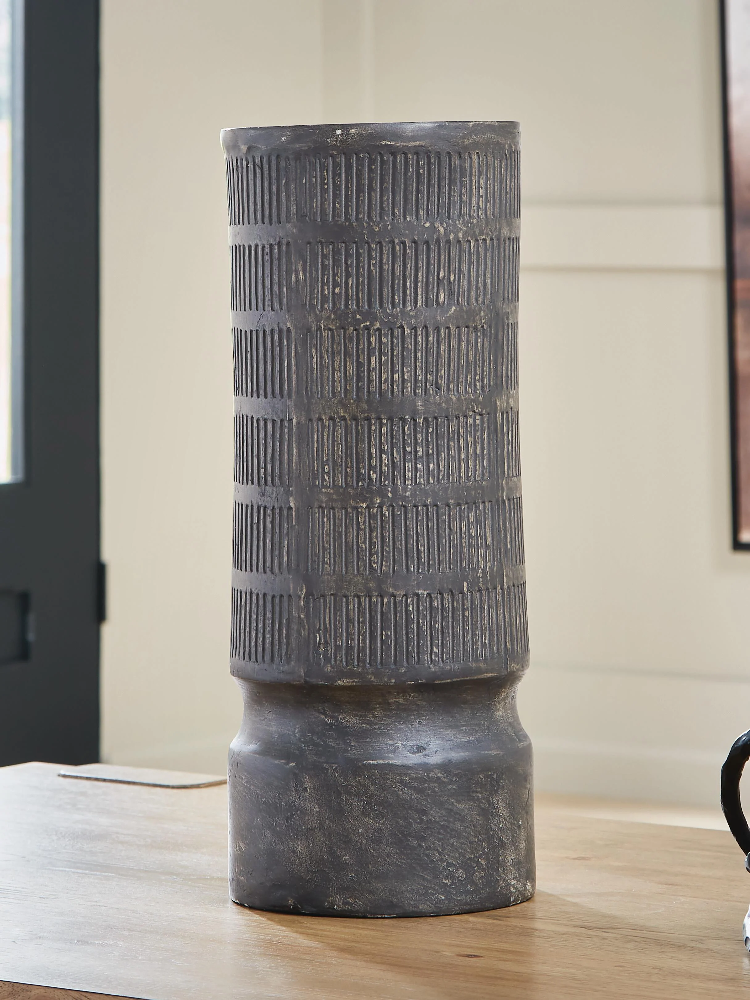Beninworth Vase - Image 8