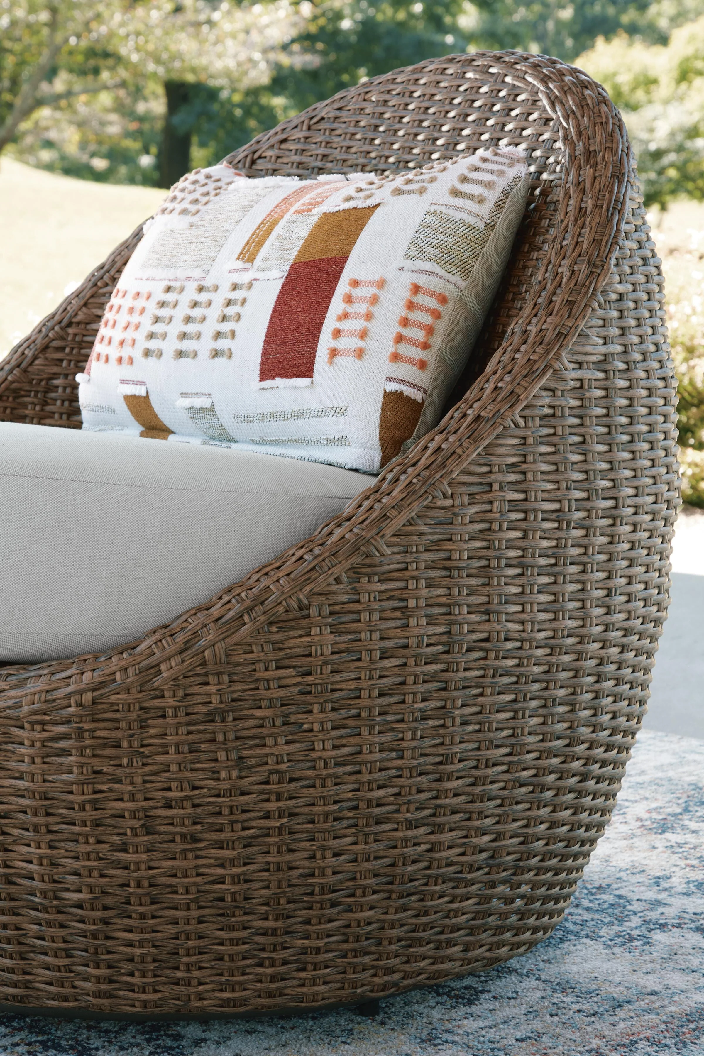 Double Point Outdoor Seating Set - Image 7