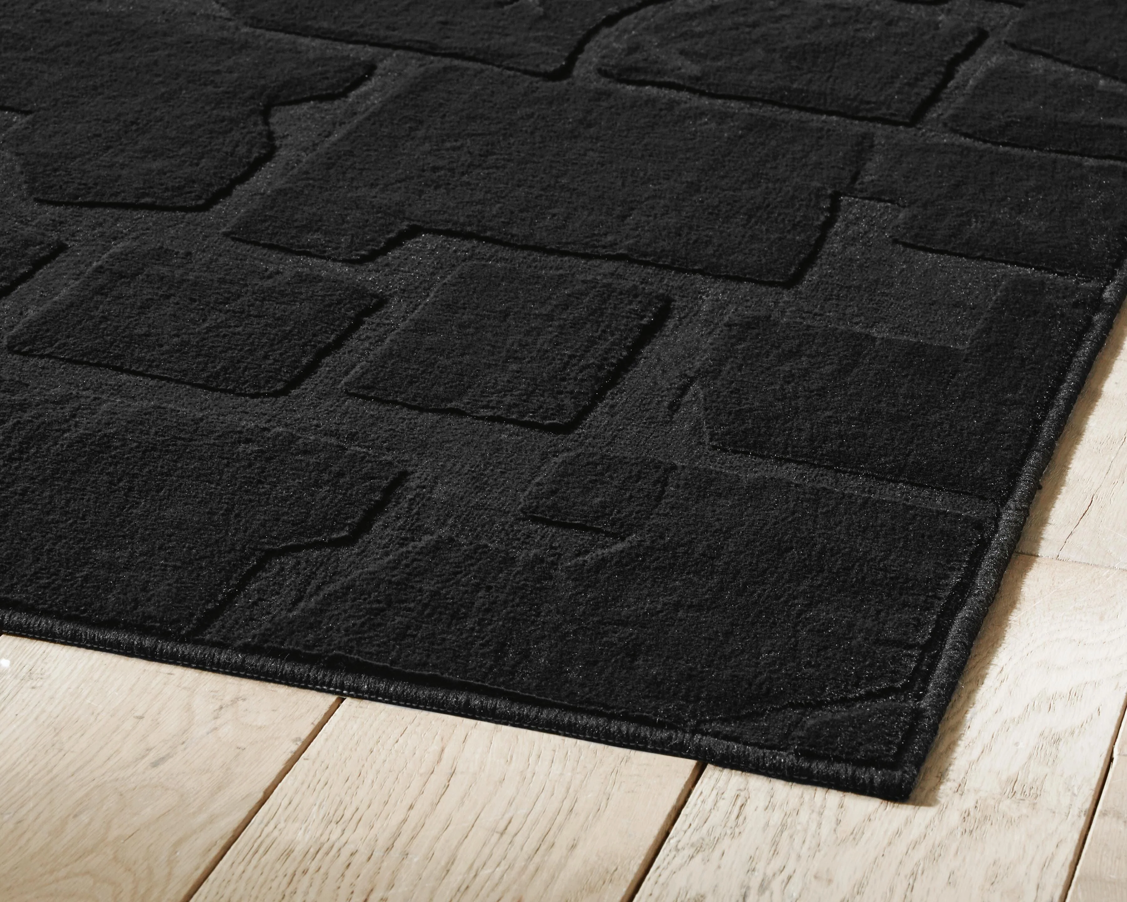 Gibbswell Washable 5' x 7' Area Rug - Image 5