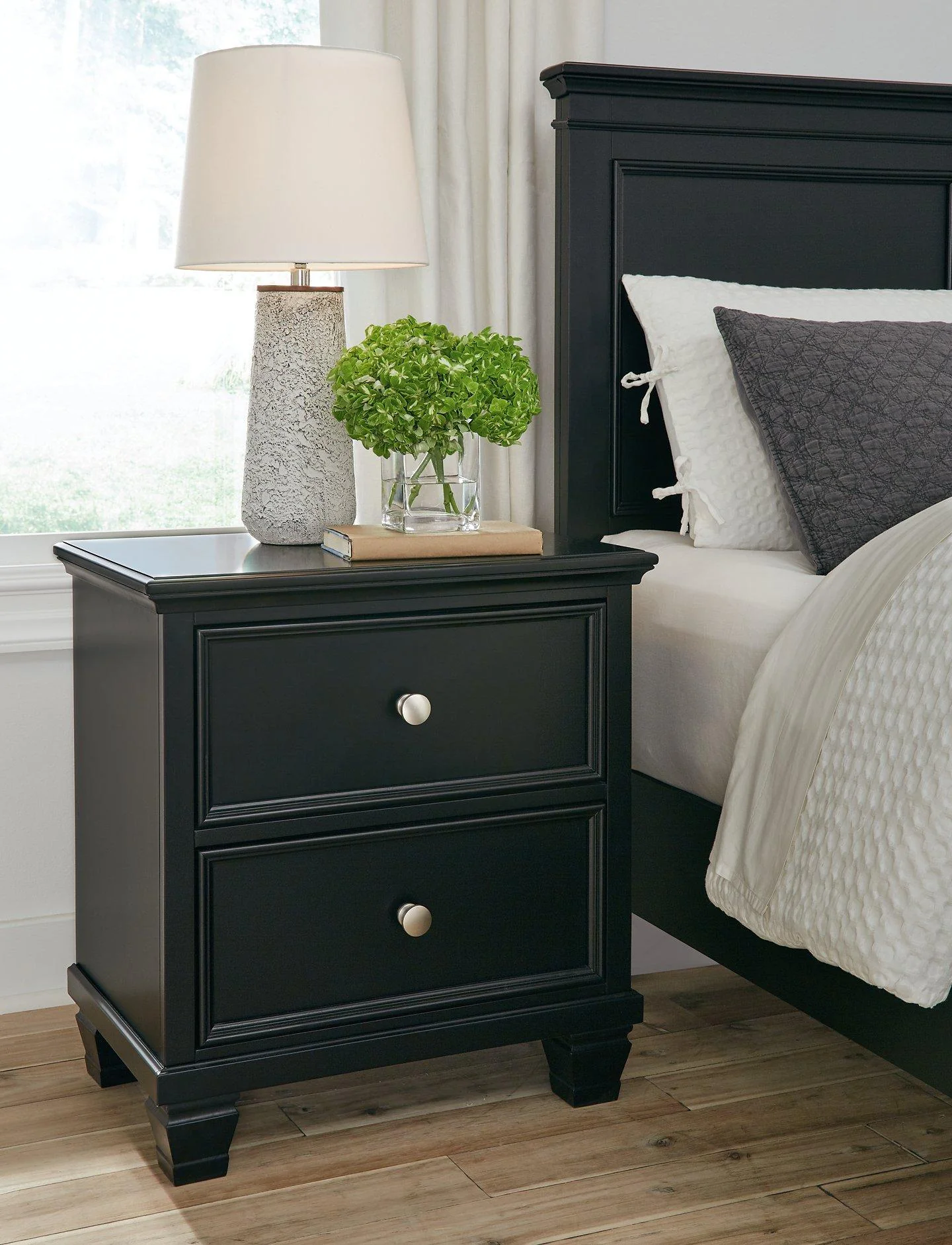 Lanolee Nightstand - Image 2