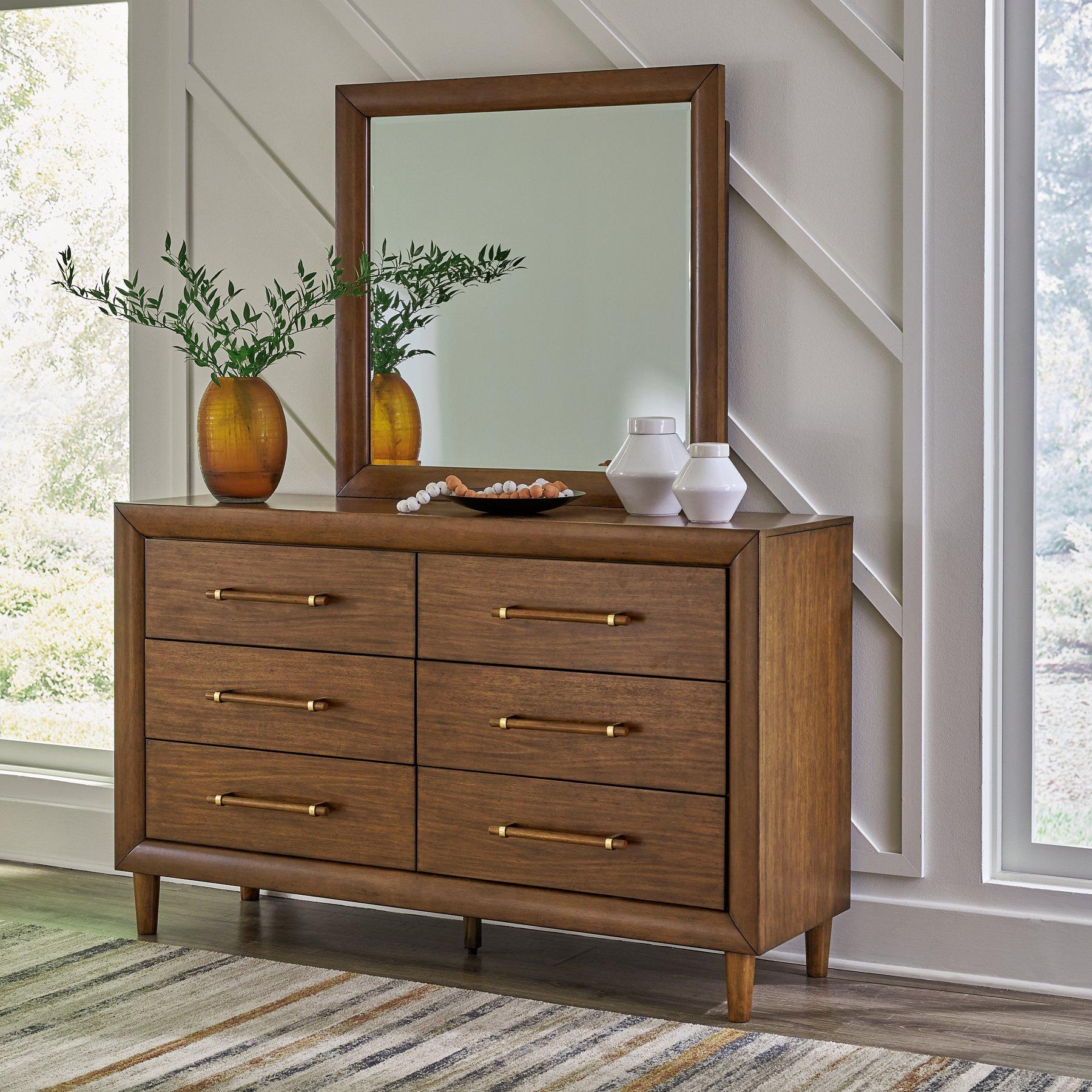 Lyncott Dresser and Mirror - Image 2