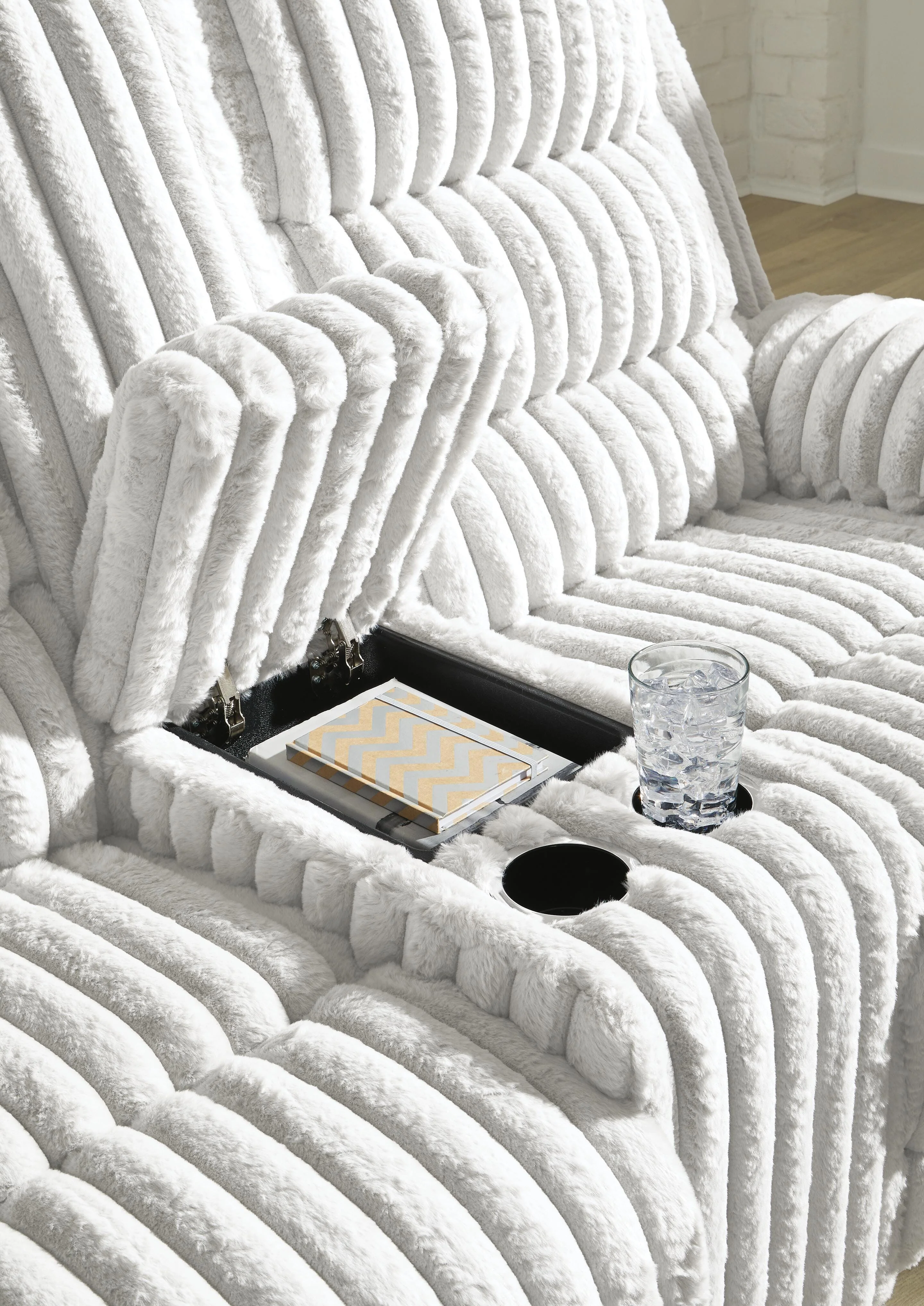 Rhines Falls Power Reclining Loveseat with Console - Image 8